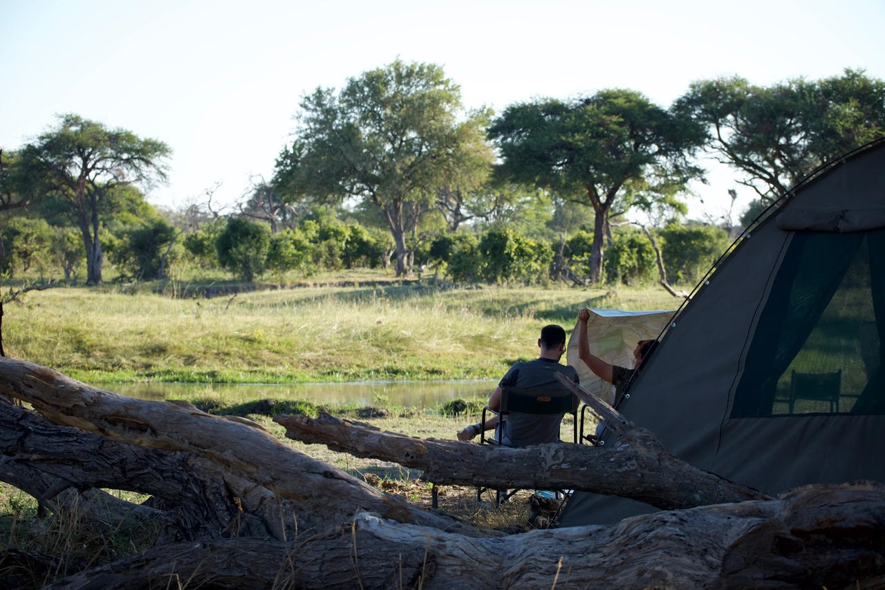 Campement mobile au Botswana&nbsp;: tentes safari et installation hors clôtures